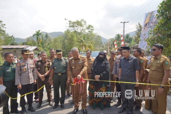 Resmikan Pengaspalan Jalan, Bupati Luwu : Tugas Kades Perbaiki Tatanan Kehidupan Masyarakat
