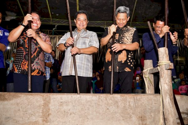 Masyarakat Desa Kulo Sambut Pj Gubernur Sulsel Mappadendang dan Mattojang