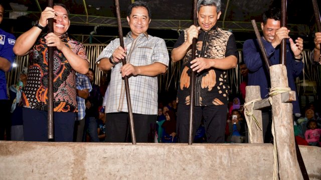 Masyarakat Desa Kulo Sambut Pj Gubernur Sulsel Mappadendang dan Mattojang