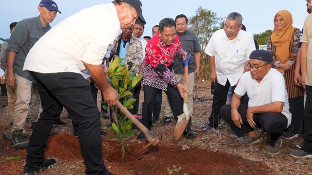 Penanaman Bibit Nangka Madu di Bulukumba, Pj Gubernur Bahtiar: Jangan Biarkan Lahan Kosong