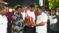 Pj Gubernur Bersama Pimpinan OJK Launching Program EKI di Desa Lembanna