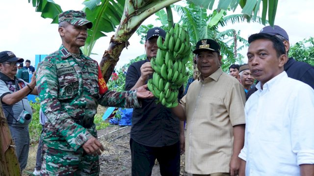Pj Gubernur Bahtiar Bareng Waka DPRD Sulsel SAR Kunjungi Desa Damai di Sidrap