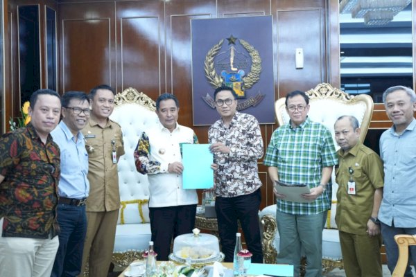 Timsel KI-KPID Sulsel Serahkan Hasil Seleksi Calon Komisioner ke Pj Gubernur Bahtiar