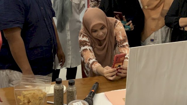 Pikat Konsumen Dengan Potret Produk Menarik, Peserta Batch 7 Praktik Foto Produk