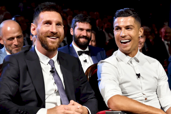 Messi Singgung Rivalitas dengan Ronaldo Usai Menang Ballon d&#8217;Or, Selipkan Pujian untuk CR7