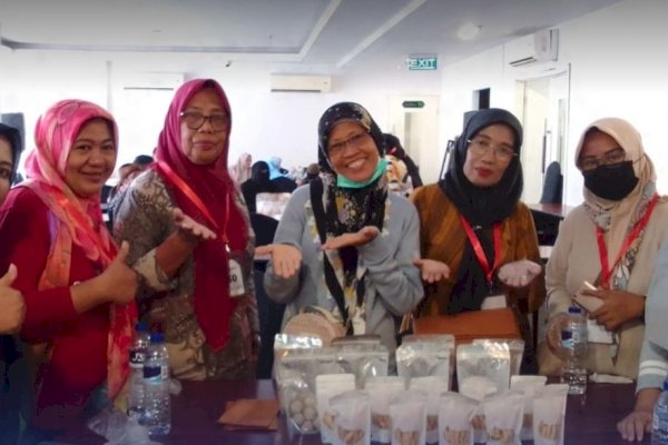 KWT Mappakabaji Antusias Ikuti Pelatihan Pengolahan Ikan Disdag Makassar