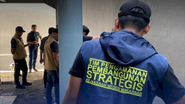 Kadisdag Arlin Bareng Tim dari Kejaksaan Negeri Makassar Lakukan Mutual Check Pasar Cendrawasih