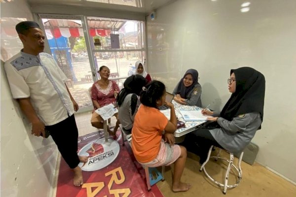 Mudahkan Pelaku Usaha Lorong, DPMPTSP Makassar Buka Pelayanan di Kontainer Recover