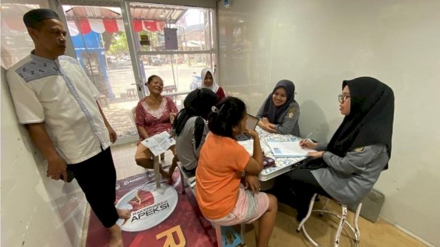 Mudahkan Pelaku Usaha Lorong, DPMPTSP Makassar Buka Pelayanan di Kontainer Recover