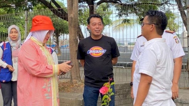 Juliaman Ikut Dampingi Ketua TP PKK Makassar Saat Penanaman Pohon di Jalan Metro Tanjung Bunga