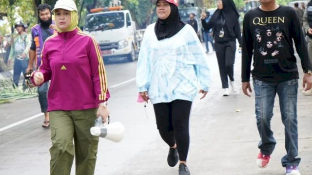 Camat Juliaman Ikut Dampingi Wawali Fatmawati Rusdi Dalam Giat Bersih Taman Kota