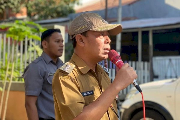 Camat Juliaman Pimpin Upacara, Tekankan Kedisiplinan Pegawai