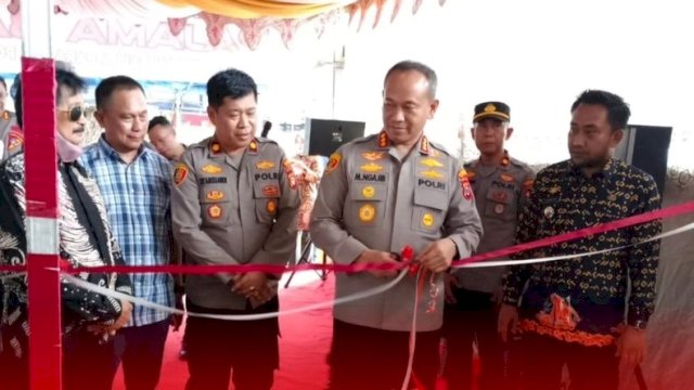 Camat Anshar Dampingi Kapolrestabes Makassar Resmikan Pencucian Motor Pajama Barakka