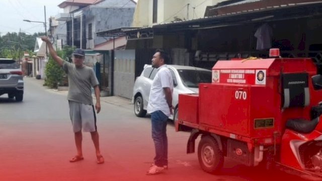Camat Manggala Pantau Langsung Pendistribusian Air Kerumah Warga