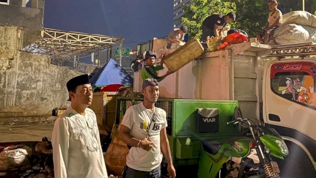 Konsisten, Camat Juliaman Turun Langsung Pantau Penanganan Sampah di Mariso