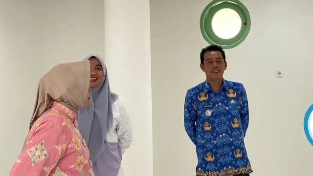 Camat Juliaman Turut Dampingi Ketua PKK Makassar Tinjau Finalisasi Pembangunan Sekolah PAUd di Mariso