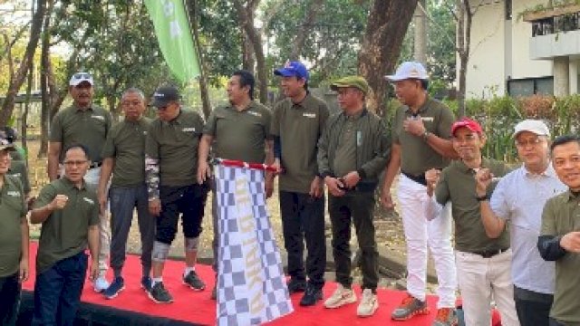 Ketua DPRD Makassar Rudianto Lallo Lepas Ribuan Peserta Jalan Sehat Komunitas Perjaka