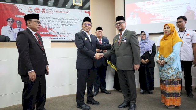 Walikota Danny bersama Kadisdag Arlin.(F-HUmas)