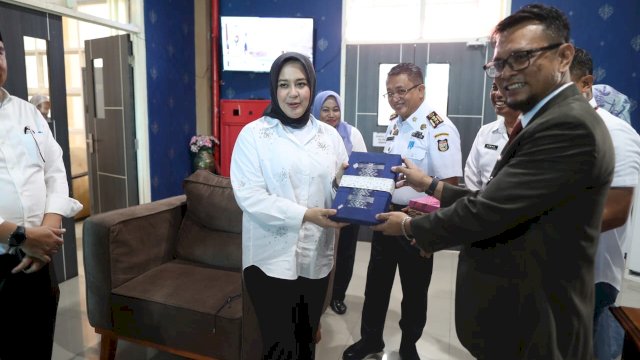 Kadisdag Arlin Terima Kunjungan Silaturahmi Wawali Fatmawati Rusdi