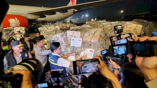 Kemenkes dan Polri Kirim 26,5 Ton Bantuan ke Gaza, Ada Air dan Tenda