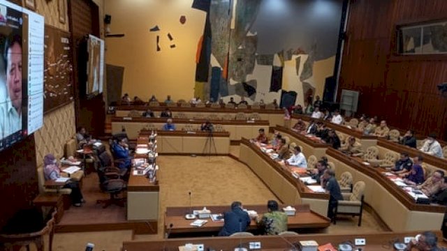 Komisioner ke Luar Negeri, DPR Geram KPU Tak Hadir Rapat Dengar Pendapat