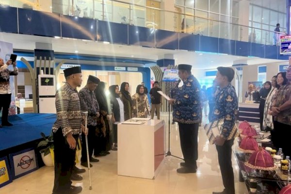 Bupati Maros Chaidir Syam Beri Penghargaan Pada Perpustakaan Desa: Ini Bentuk Kalian Menyayangi Masyarakat