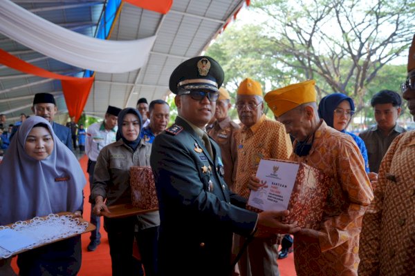 Hari Pahlawan, Pemkab Pangkep Salurkan Tali Asih untuk Veteran