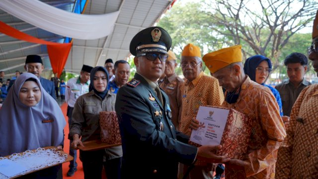 Hari Pahlawan, Pemkab Pangkep Salurkan Tali Asih untuk Veteran