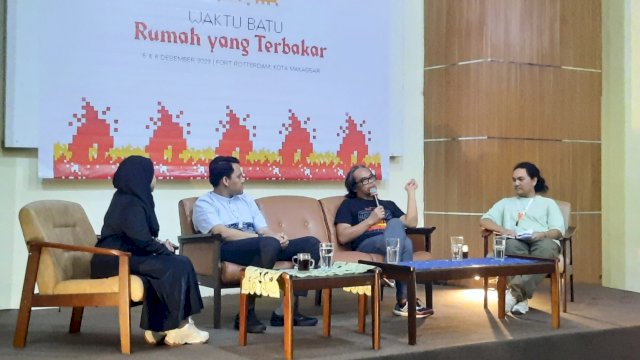 Kemendikbudristek Bareng Garasi Performance Institute Gelar Pertunjukan Silang Media “Waktu Batu, Rumah yang Terbakar&#8221;