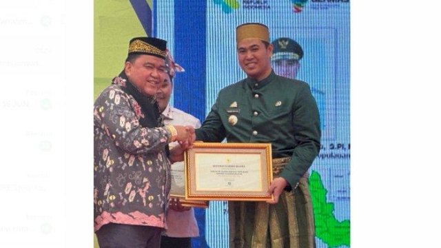 Bupati Pangkep Yusran Terima Sertifikat Eliminasi Malaria dari Kemenkes RI