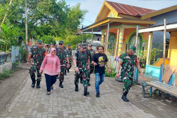 Lurah Barrang Lompo Kurni Ati Turut Dampingi Dandim Makassar Kunjungan di Sangkarrang