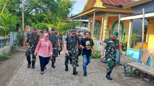 Lurah Barrang Lompo Kurni Ati Turut Dampingi Dandim Makassar Kunjungan di Sangkarrang