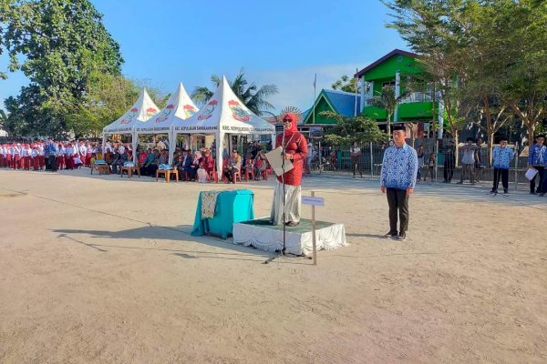 Sekcam Siti Subaedah Pimpin Upacar HUT RI Ke 78