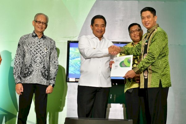 Pj Gubernur Bahtiar Target Sulsel Jadi Provinsi Pertama Bebas Inflasi Cabai