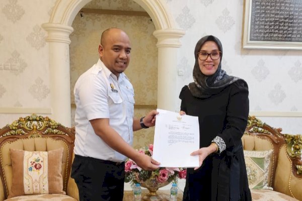 Pemprov Serahkan Berkas Hasil Seleksi Calon Anggota KI Kepada DPRD Sulsel