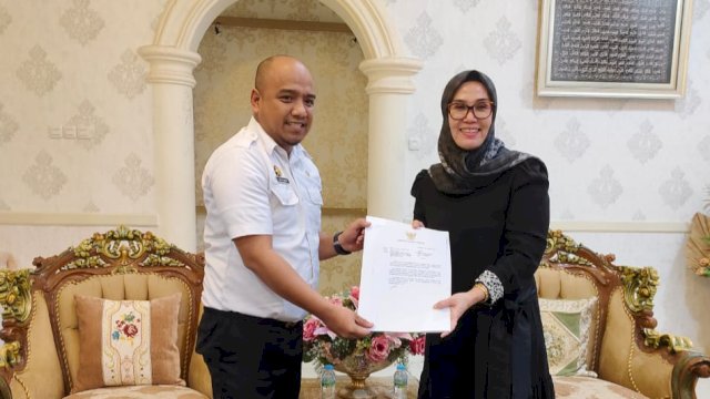 Pemprov Serahkan Berkas Hasil Seleksi Calon Anggota KI Kepada DPRD Sulsel