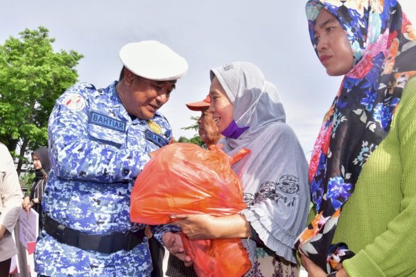 Peringatan Hari Bela Negara, Pj Gubernur Sulsel Serahkan Sejumlah Bantuan