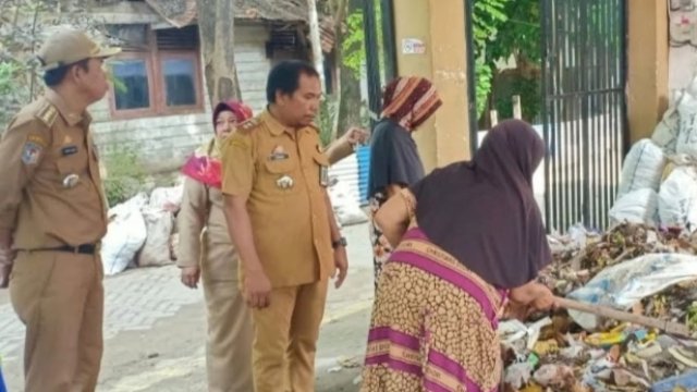 Camat Ramli Lallo Tinjau Pengelolaan Sampah di Kelurahan Barrang Lompo