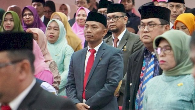 Salut! Camat Tamalanrea Andi Salman Terima Penganugerahan Stayalencana dari Presiden RI