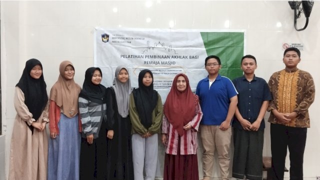 Tim Pengabdi FAI UMI Gelar Pelatihan Pembinaan Akhlak Remaja Masjid Babut Taqwa Kompleks Perumahan Mangga Tiga Permai Kota Makassar.