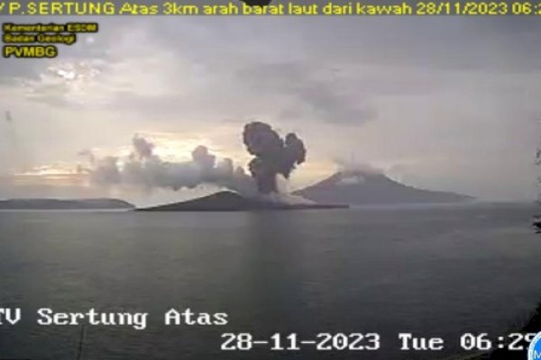 Gunung Anak Krakatau Kembali Erupsi 