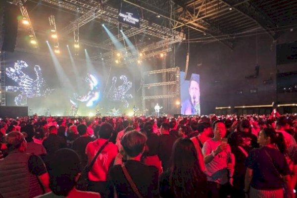 Sapaan Ariel Pada Jokowi di Konser Terakhir NOAH sebelum Hiatus: Saya Tahu Bapak Capek, Tugas Saya Menghibur yang Capek