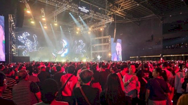 Sapaan Ariel Pada Jokowi di Konser Terakhir NOAH.(F-INT)