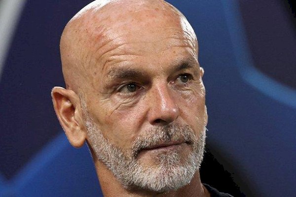 Stefano Pioli Tetap Tenang Meski Berada di Ujung Tanduk