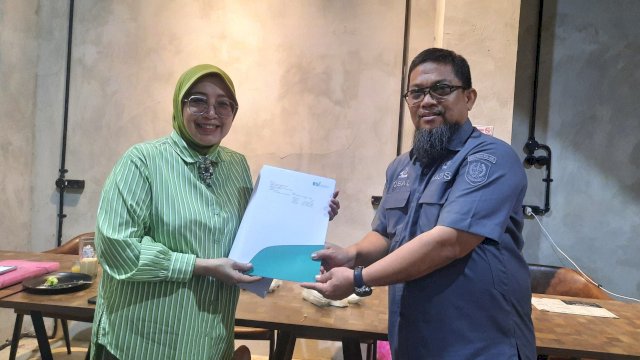 Kaukus Masjid 99 Kubah Menyerahkan Sumbangan Donasi ke Pengelola Masjid