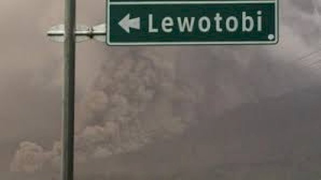 Gunung Lewotobi Laki-laki Erupsi Luncurkan Awan Panas 2 Kilometer