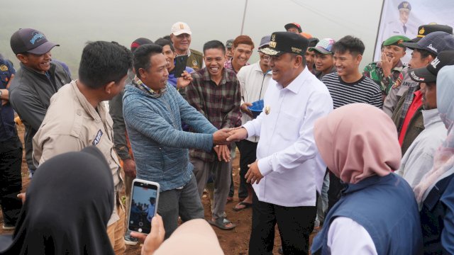 Petani Keluhkan Kekurangan Modal, Pj Gubernur Langsung Telepon Bank Sulselbar Minta Salurkan KUR