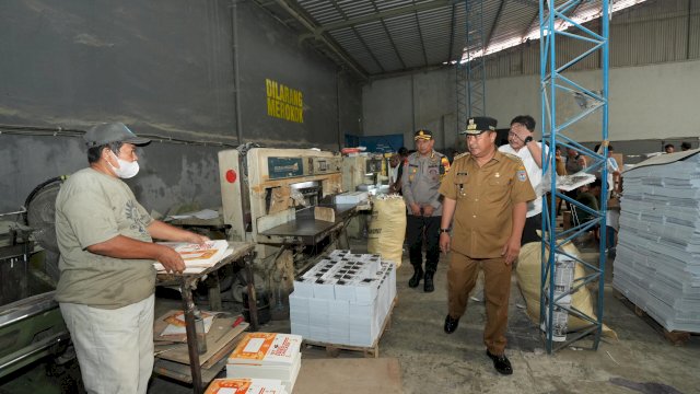 Gubernur Sulsel Bersama Forkopimda Cek Kesiapan Gudang Logistik Pemilu Kota Makassar
