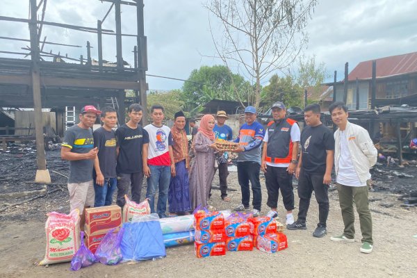 Gerak Cepat Tim RMS Community Pinrang, Langsung Turun Bantu Warga Terdampak Kebakaran di Mamminasae