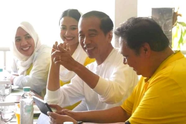 Alien Mus Dampingi Ketum Golkar Airlangga Bertemu Presiden Jokowi di Istana Bogor